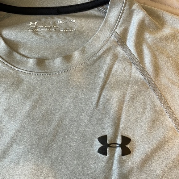 UNDER Armour Heat Gear T-Shirt Grey Small - Picture 2 of 4